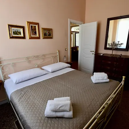 Apartment Classicosuitetetti Attico Di Charme Con Terrazza Solarium Privata, A Pochi Minuti Dalla Fiera E Dal Mare Genua