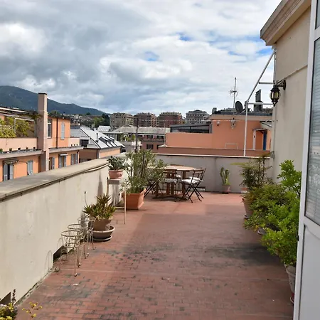 Apartamento Classicosuitetetti Attico Di Charme Con Terrazza Solarium Privata, A Pochi Minuti Dalla Fiera E Dal Mare Génova