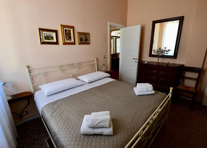 Apartamento Classicosuitetetti Attico Di Charme Con Terrazza Solarium Privata, A Pochi Minuti Dalla Fiera E Dal Mare Génova