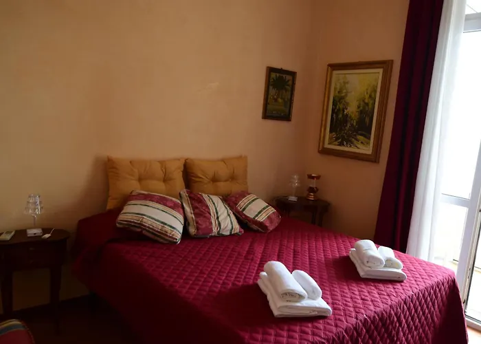 Apartamento Classicosuitetetti Attico Di Charme Con Terrazza Solarium Privata, A Pochi Minuti Dalla Fiera E Dal Mare