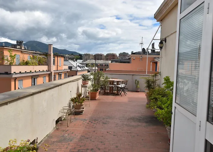 Apartamento Classicosuitetetti Attico Di Charme Con Terrazza Solarium Privata, A Pochi Minuti Dalla Fiera E Dal Mare Génova