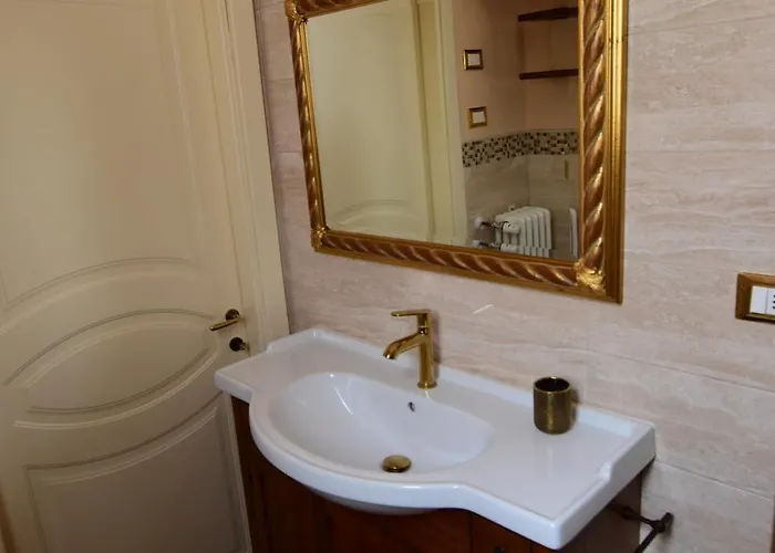 Apartamento Classicosuitetetti Attico Di Charme Con Terrazza Solarium Privata, A Pochi Minuti Dalla Fiera E Dal Mare Génova