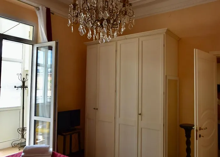 Apartment Classicosuitetetti Attico Di Charme Con Terrazza Solarium Privata, A Pochi Minuti Dalla Fiera E Dal Mare