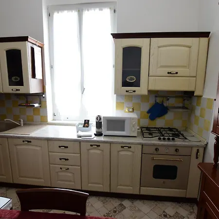 Апартаменты Classicosuitetetti Stylish Penthouse With Private Sun Terrace, Near The Fiera And Beaches Генуя