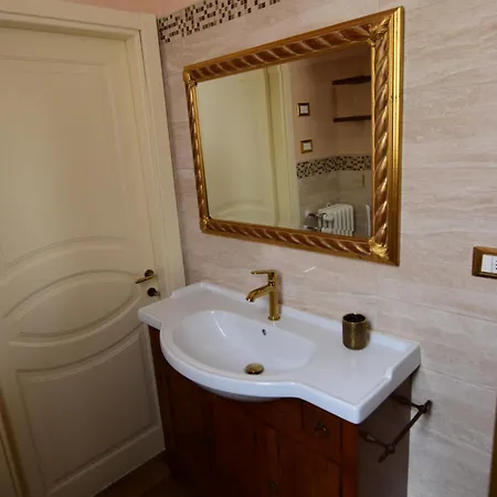 아파트 Classicosuitetetti Stylish Penthouse With Private Sun Terrace, Near The Fiera And Beaches 제노바