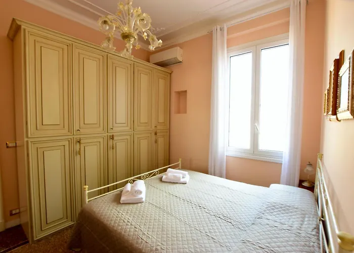 Apartment Classicosuitetetti Attico Di Charme Con Terrazza Solarium Privata, A Pochi Minuti Dalla Fiera E Dal Mare Genoa