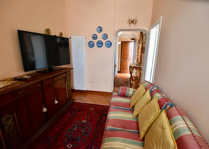 Apartment Classicosuitetetti Attico Di Charme Con Terrazza Solarium Privata, A Pochi Minuti Dalla Fiera E Dal Mare Genoa