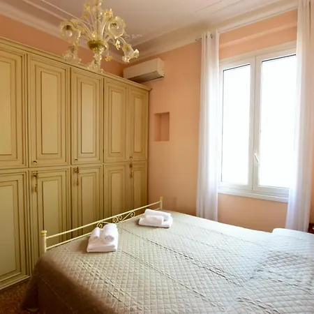 Lejlighed Classicosuitetetti Attico Di Charme Con Terrazza Solarium Privata, A Pochi Minuti Dalla Fiera E Dal Mare Genova